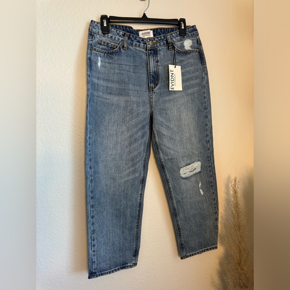 NWT- EVIDNT Los Angeles Malibu Girlfriend Jeans Mid Rise Straight Legged Size 28 - Picture 1 of 4